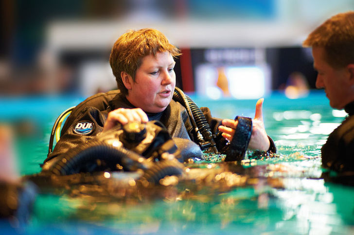 Rebreatherprøvedyk er blevet en populær aktivitet på Copenhagen Diveshow. Igen i år fik mange deres første boblefrie oplevelse sammen med Anja Karlsen fra Scansub DK Diver. Copenhagen Diveshow 2011 – så var der poolparty igen