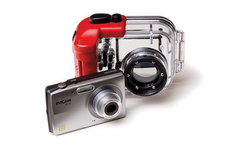 MAKSIMAL DYBDE 54 meter
OPLØSNING 12 megapixels
DISPLAY 2,4 tommer
OBJEKTIV 3x zoom
MINDSTE MAKROAFSTAND 20 cm
VIDVINKEL 46 mm gevind til fortsatslinse
RAW-MULIGHED Nej
MANUEL HVIDBALANCE Ja
MANUEL EKSPONERING Ja
VIDEOFORMAT VGA og 720p med lydoptagelse
WEB www.intova.net Kameratest – Kompakte køb