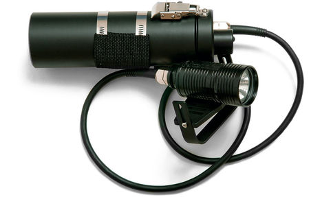 Hollis LED 16 har en enkelt 16 watts LED med ultrahøj lysstyrke. Lyskilden udsender mere end 1.000 lumen. Lysdiodernes tvekamp – Halcyon EOS LED Primary mod Hollis LED 16