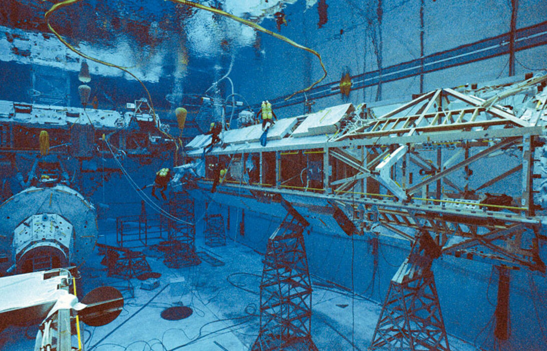Space walk under vandet – NASA Neutral Buoyancy Laboratory