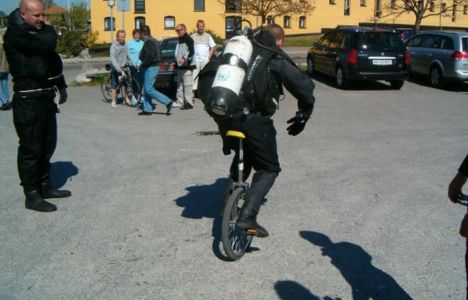 Lasse K. Smedegaard: Kørte på et hjulet cykel i fuld udstyr, 2 min. før et dyk...