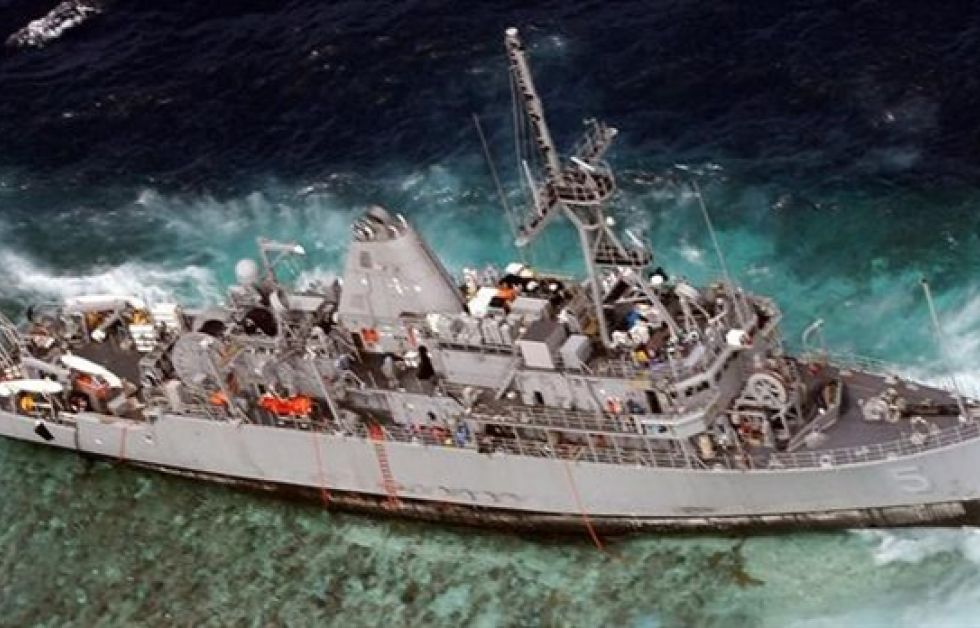 Grundstødt skib truer koralrev